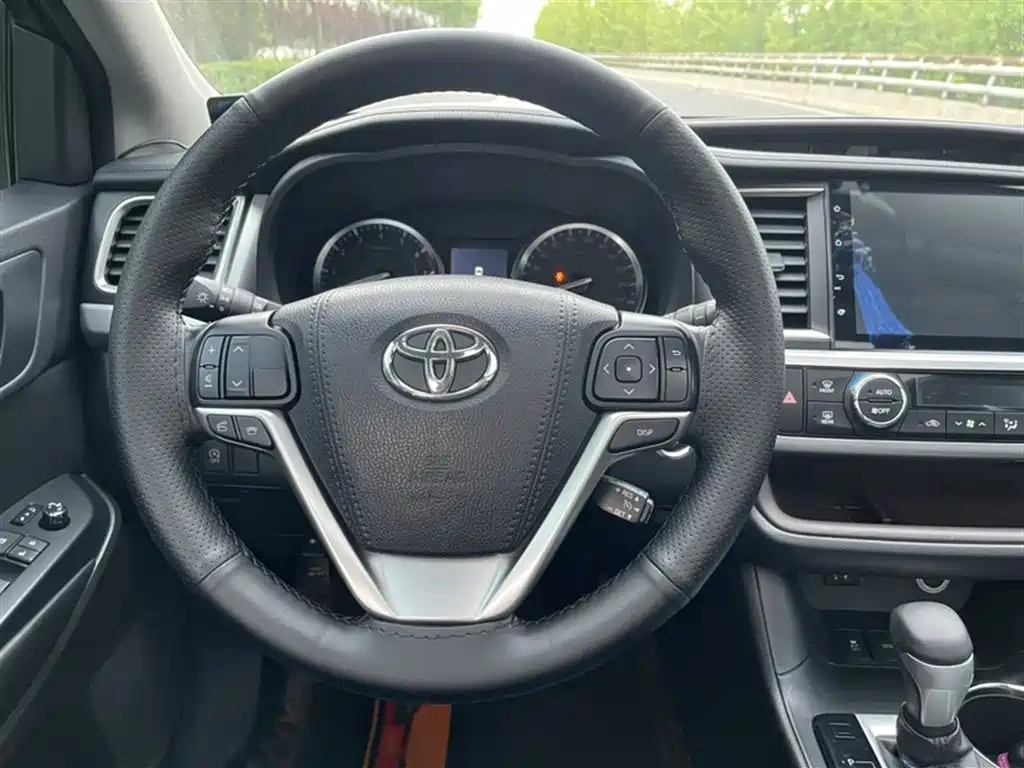 Toyota Highlander 2015 2.0T FWD Luxury Edition 7-seater фото 3