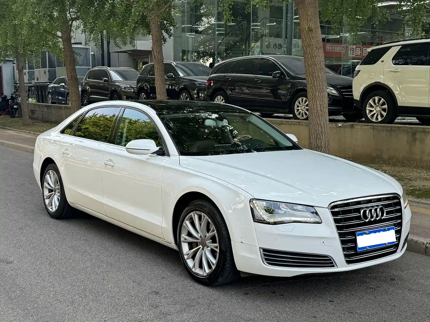 Фото 4 - Audi A8