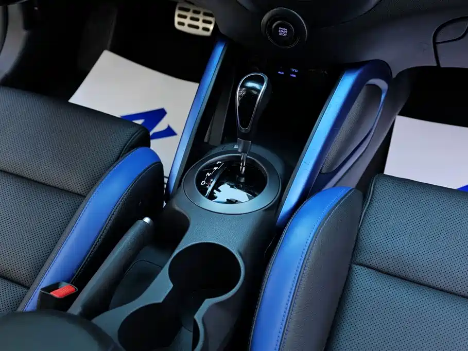Hyundai Veloster 2015 1.6T Automatic Luxury Edition фото 20