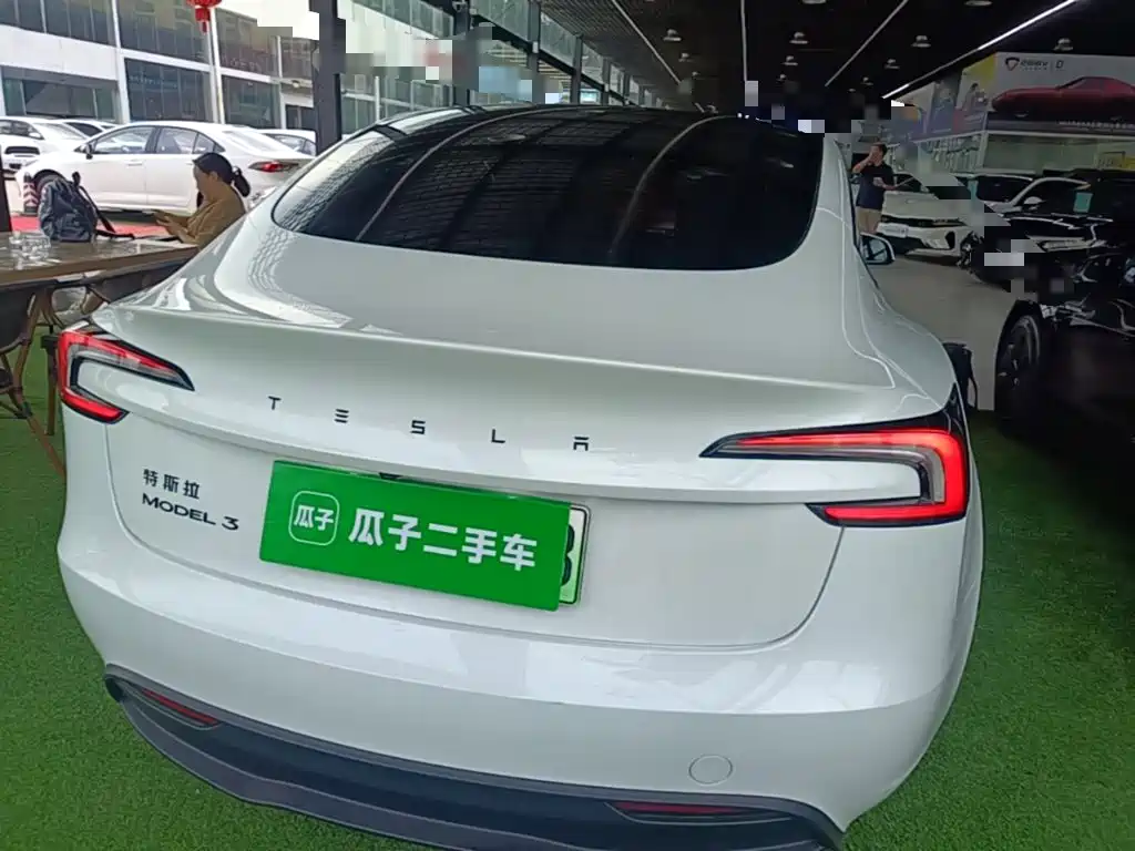 Tesla Model 3 2026 2025 Model Year Facelift Rear-Wheel Drive