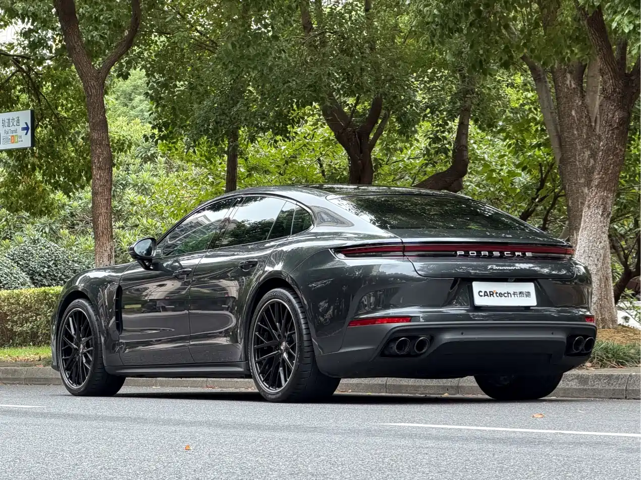 Photo 6 - Porsche Panamera