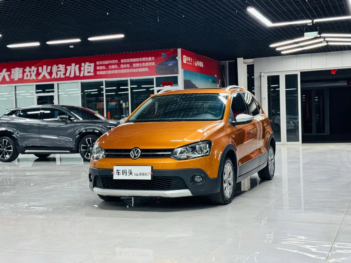 Volkswagen Polo 2014 1.6L Cross Polo Automatic фото 3