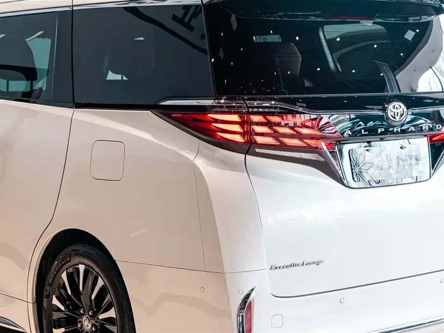 Toyota Alphard 2024 Hybrid 2.5L Ultimate Enjoyment Edition фото 14