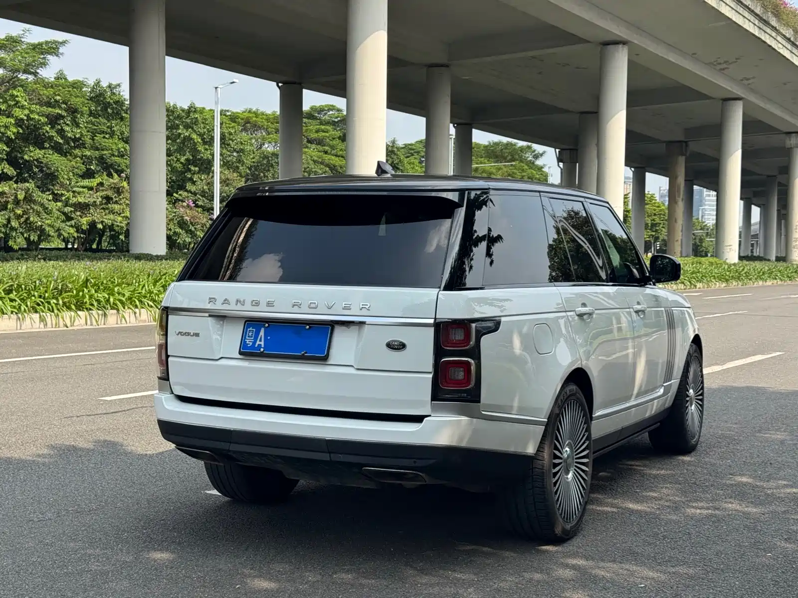 Фото 3 - Land Rover Range Rover