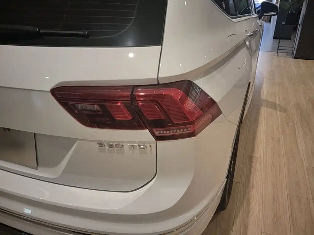 Фото 8 - Volkswagen Tiguan L