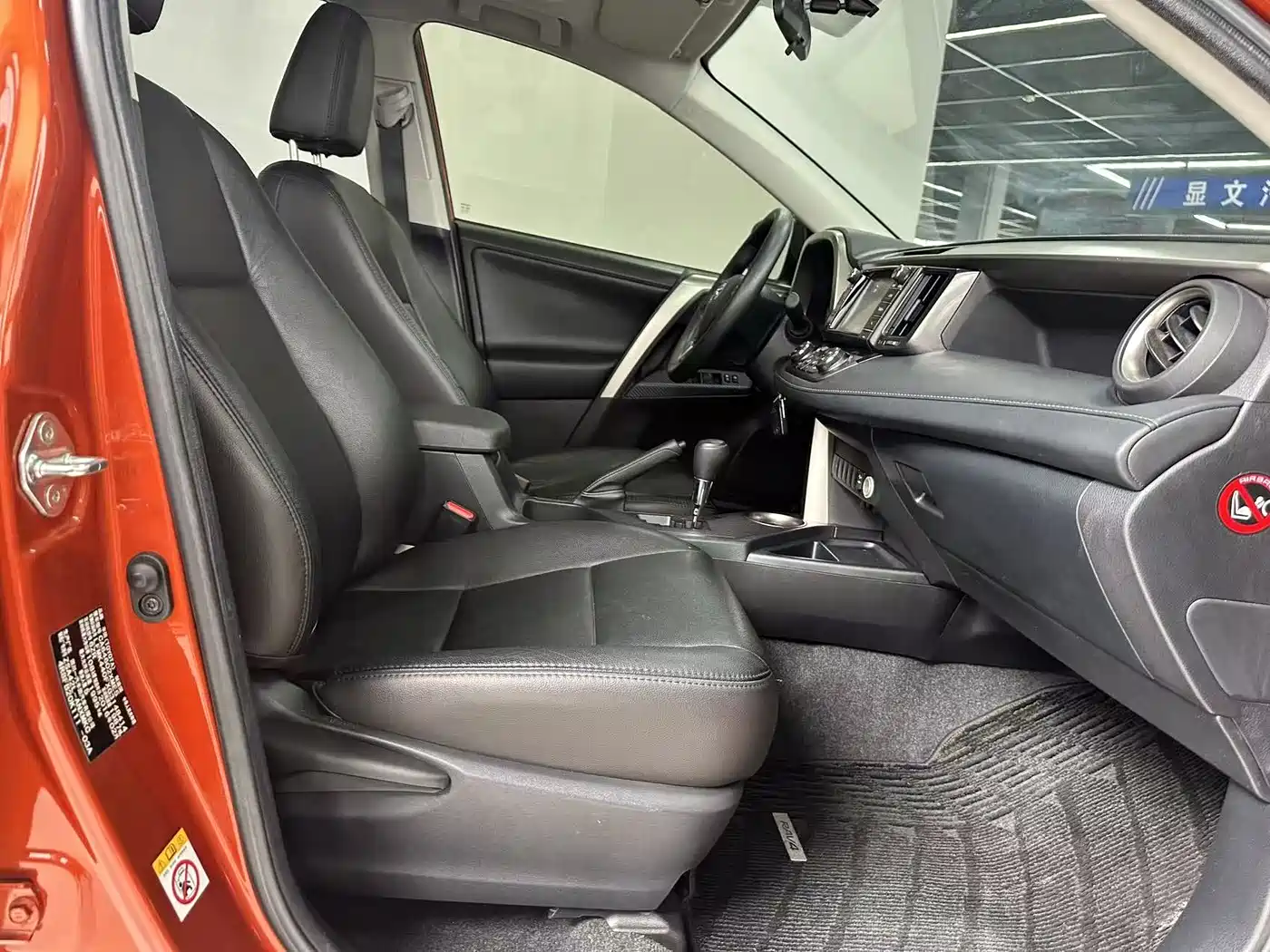 Toyota RAV4 Rongfang 2015 2.0L CVT 2WD Trend Edition фото 11
