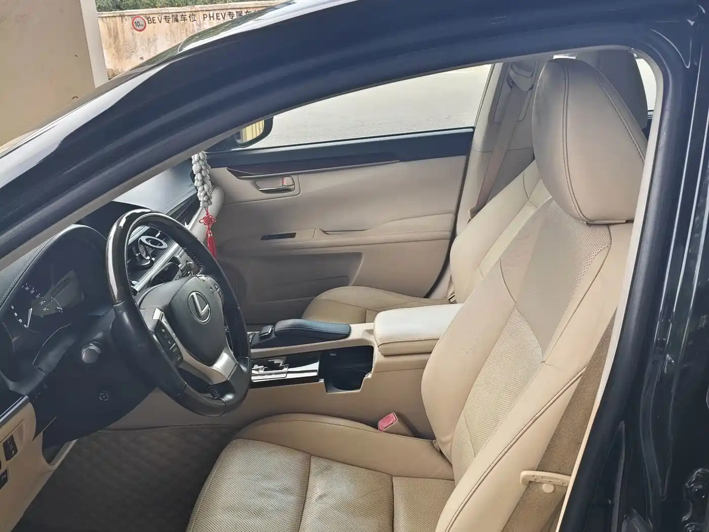 Фото 4 - Lexus ES