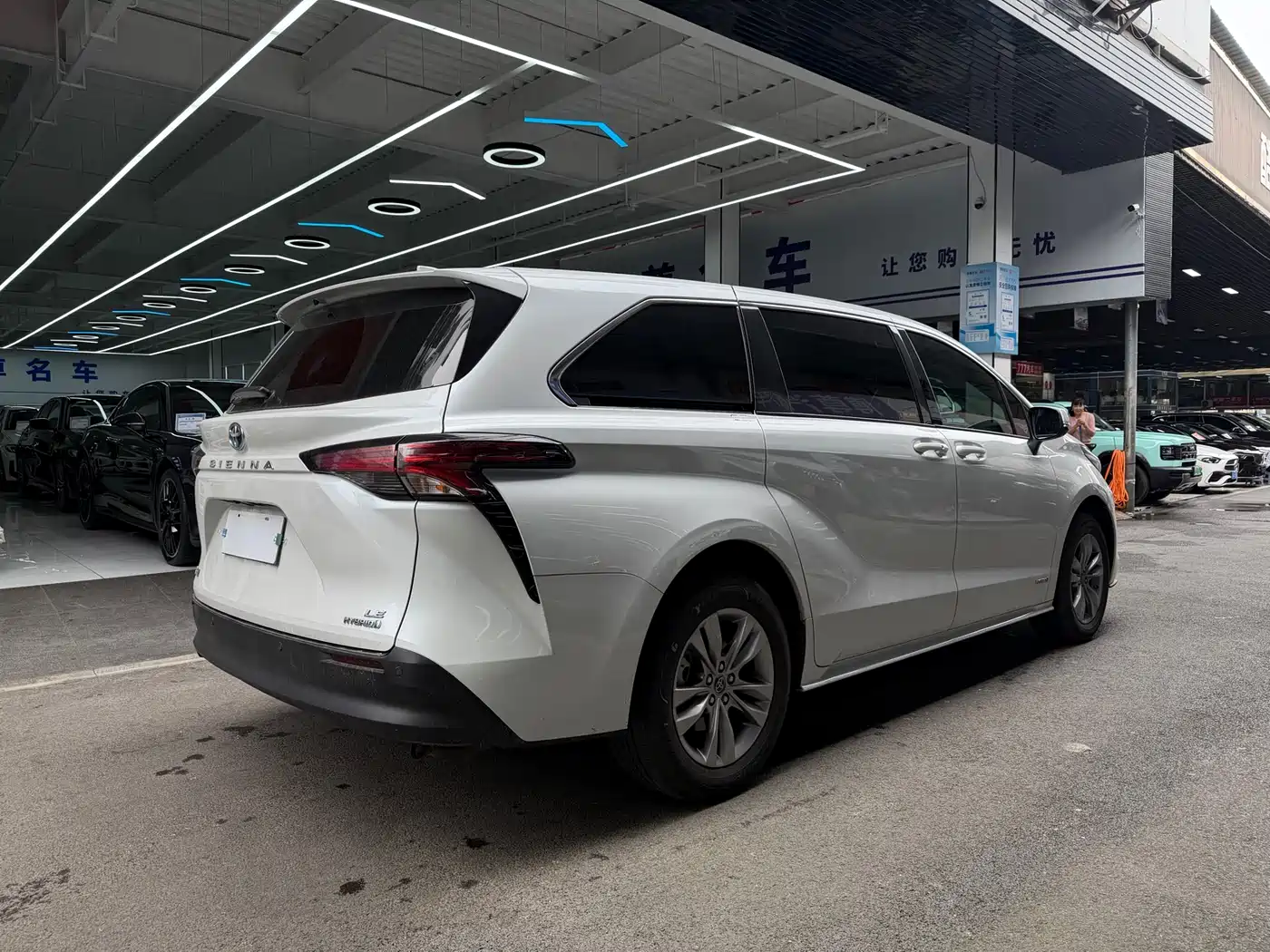 Toyota Sienna 2024 2.5L Hybrid Comfort Edition фото 19