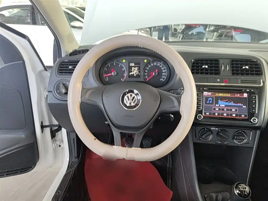 Volkswagen Polo 2016 1.4L Manual Trend фото 7