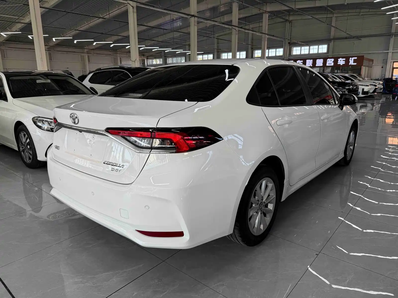 Фото 4 - Toyota Corolla
