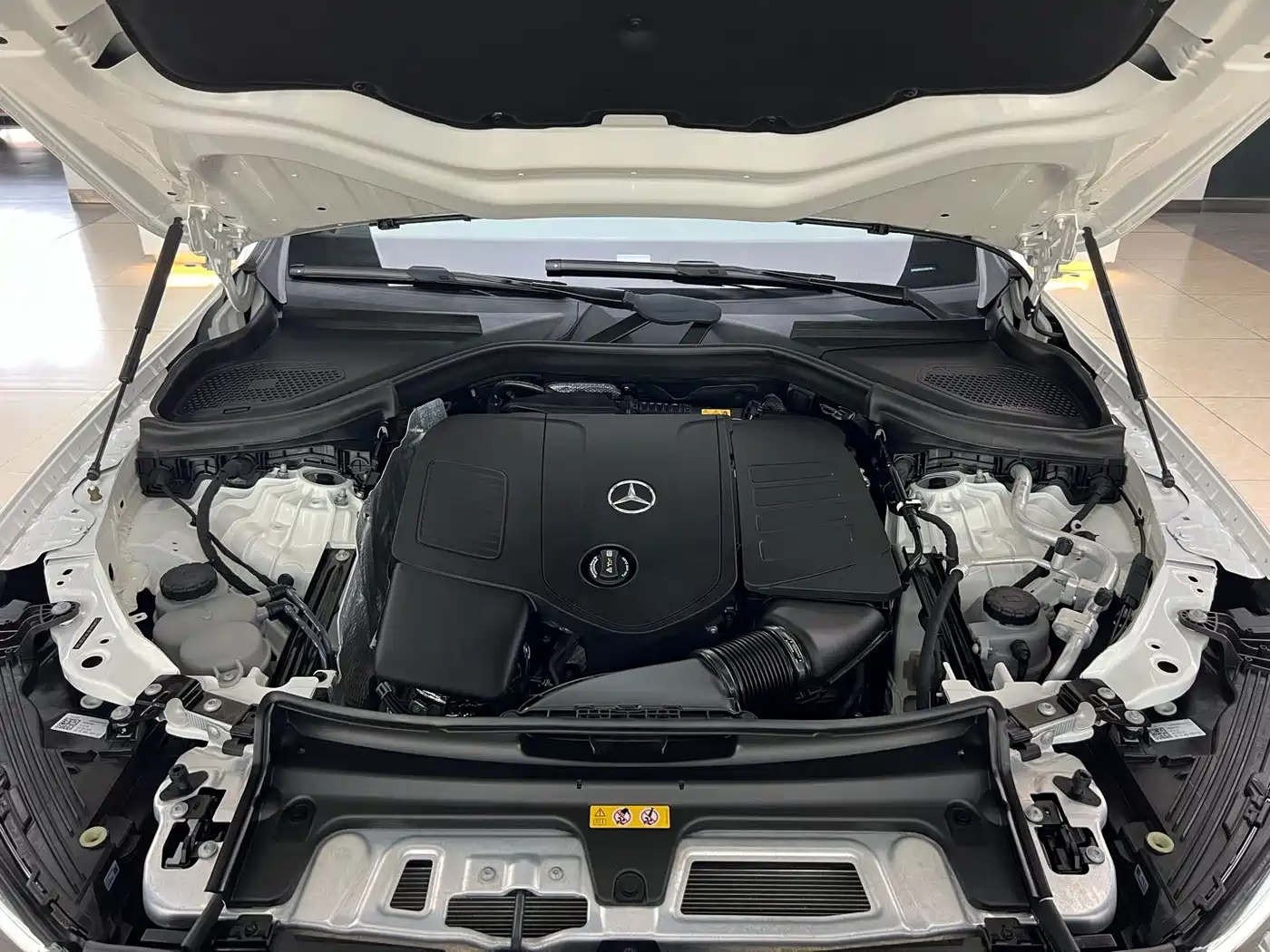 Mercedes-Benz GLC 2023 GLC 300 L 4MATIC Sport 5-Seater фото 25
