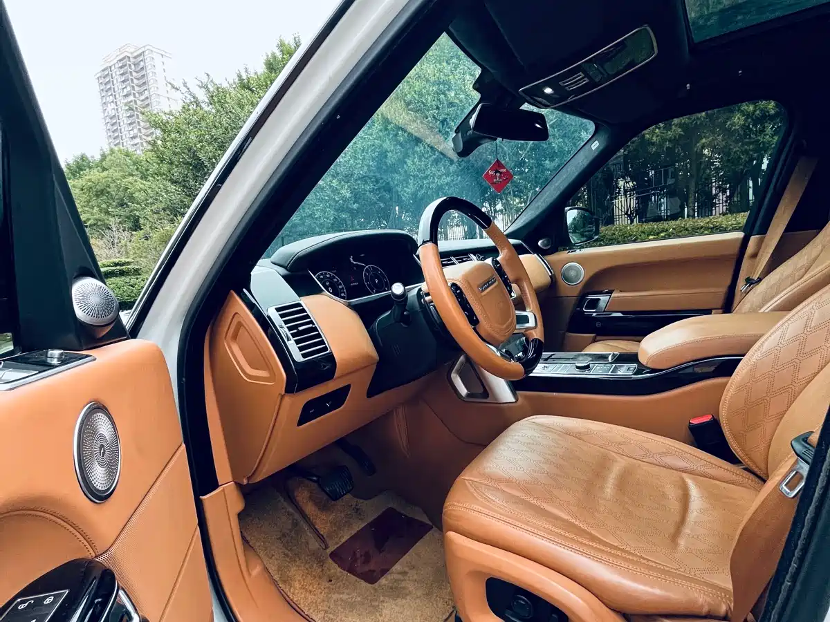 Land Rover Range Rover 2015 3.0 TDV6 Vogue фото 2