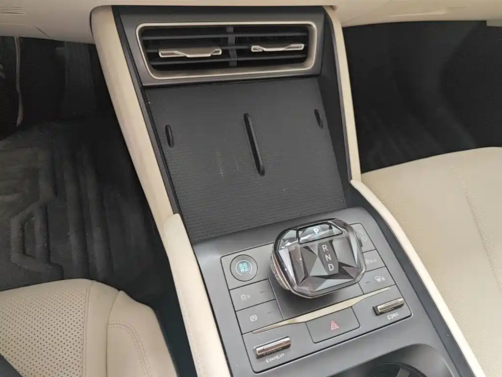 BYD Qin L 2024 DM-i 80KM Leading Edition фото 14