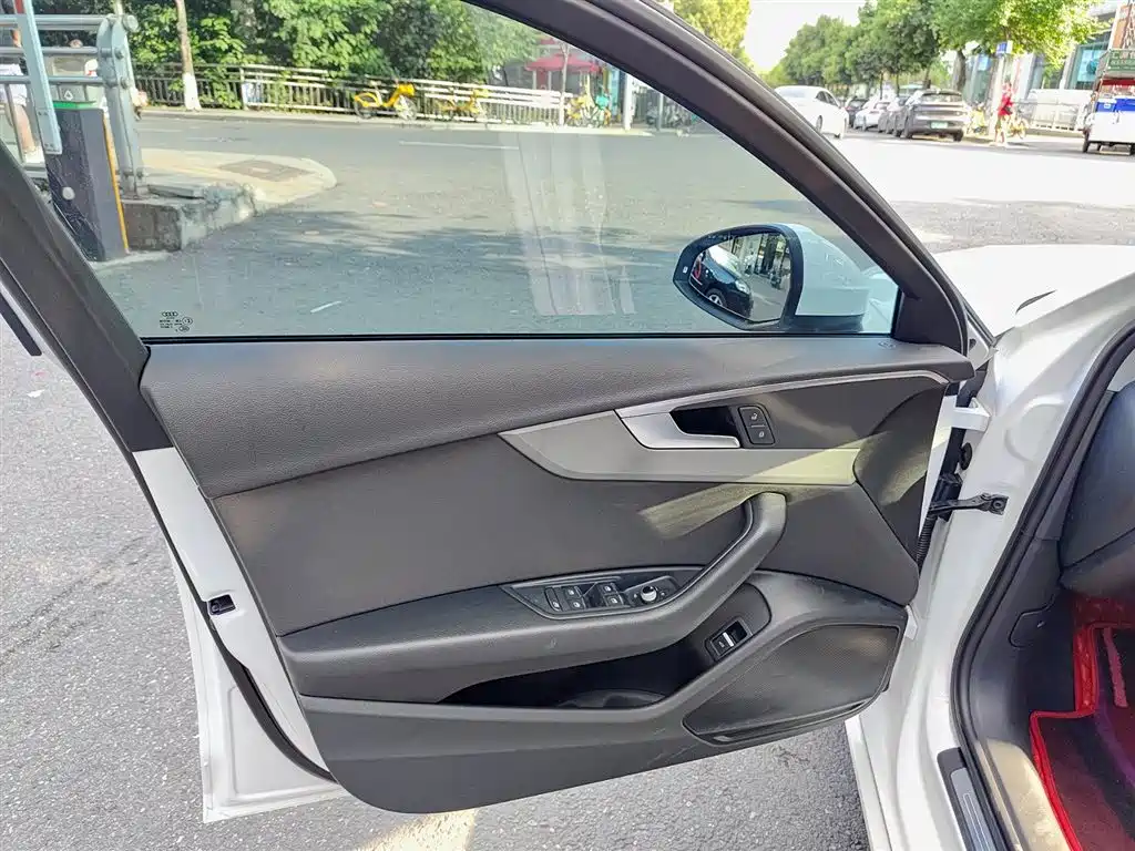 Audi A4L 2019 40 TFSI Progressive (China V) фото 6