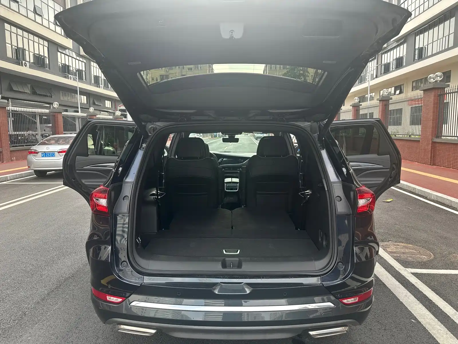 Photo 21 - Buick Enclave