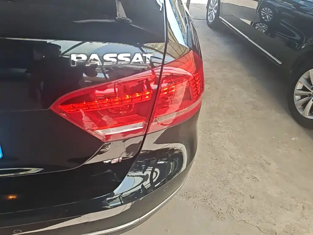 Volkswagen Passat 2015 1.8TSI DSG Honor Edition фото 8