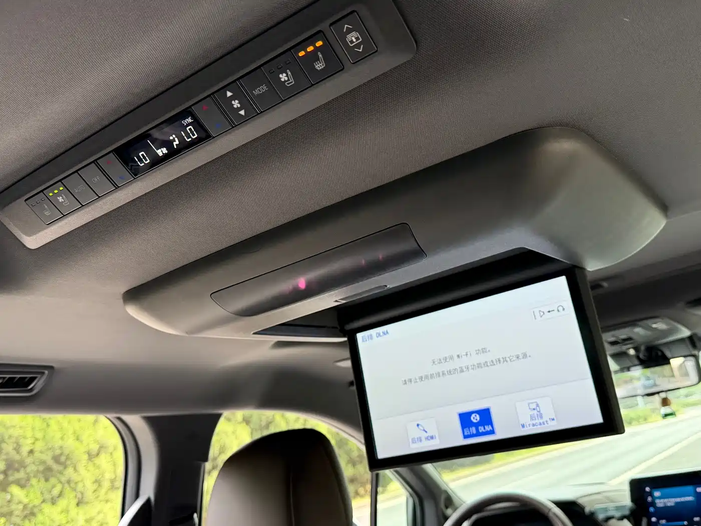 Toyota Sienna 2021 2.5L Hybrid Platinum Edition фото 12