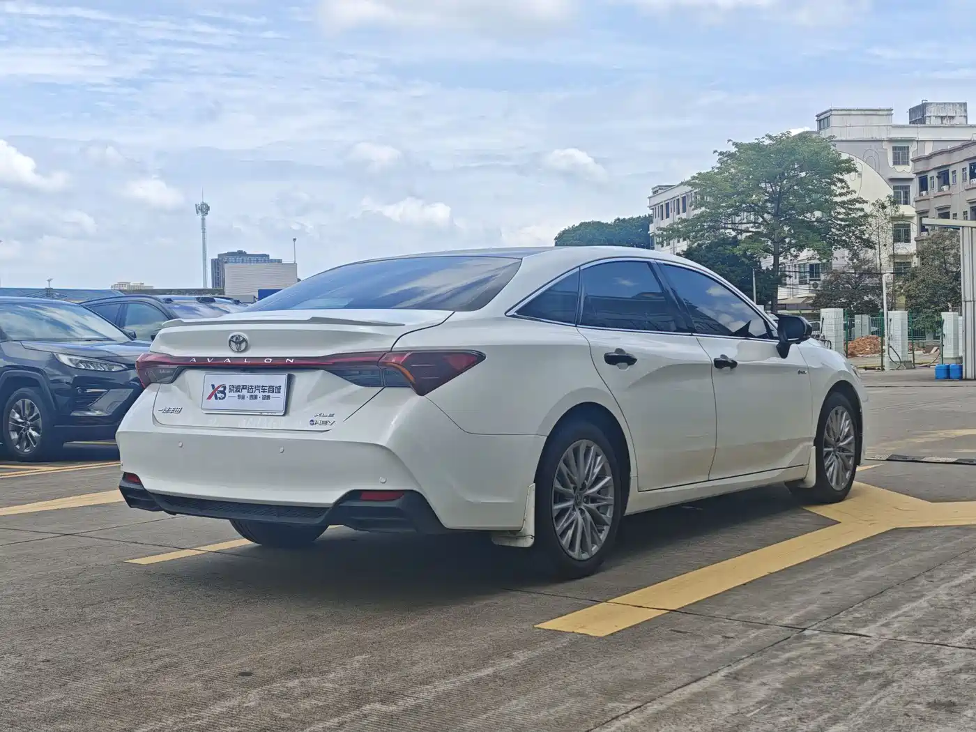 Toyota Avalon 2024 Model Hybrid 2.5L XLE Prestige Edition фото 7
