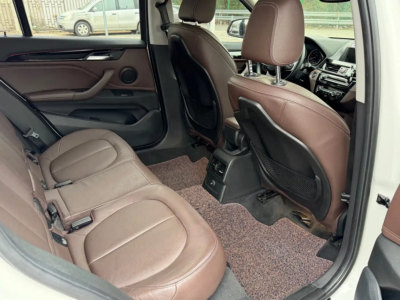 BMW X1 2018 sDrive18Li Premium Model фото 9