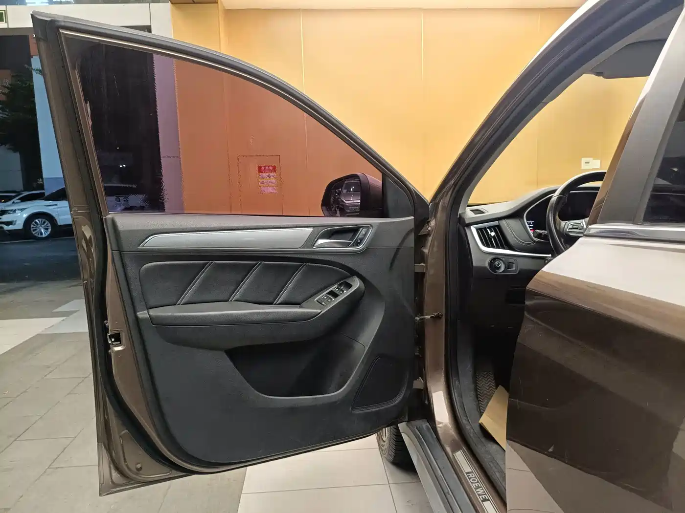 Фото 7 - Roewe RX5