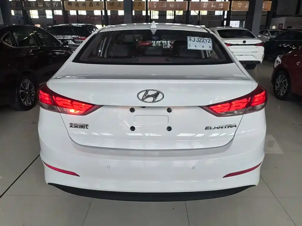 Hyundai Elantra 2019 1.5L CVT Smart Elite фото 6