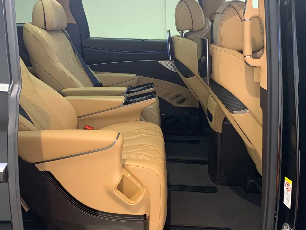 Denza D9 2025 2025 Model DM-i Smart Drive Edition 1020 AWD Flagship