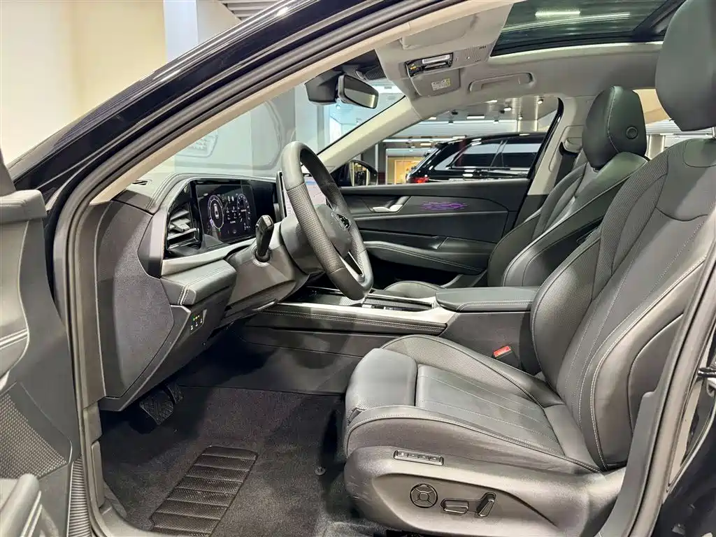 Volkswagen Passat 2025 Pro 380TSI Dragon Glory Edition фото 18