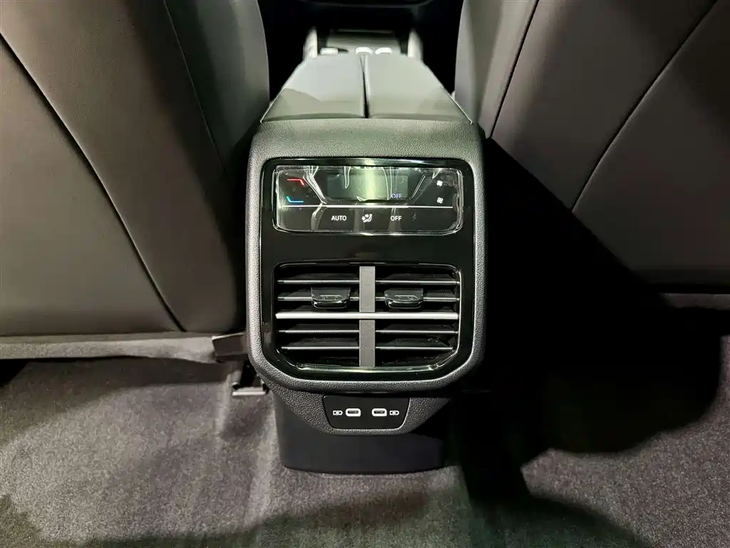 Volkswagen Passat 2025 Pro 380TSI Dragon Glory Edition фото 22