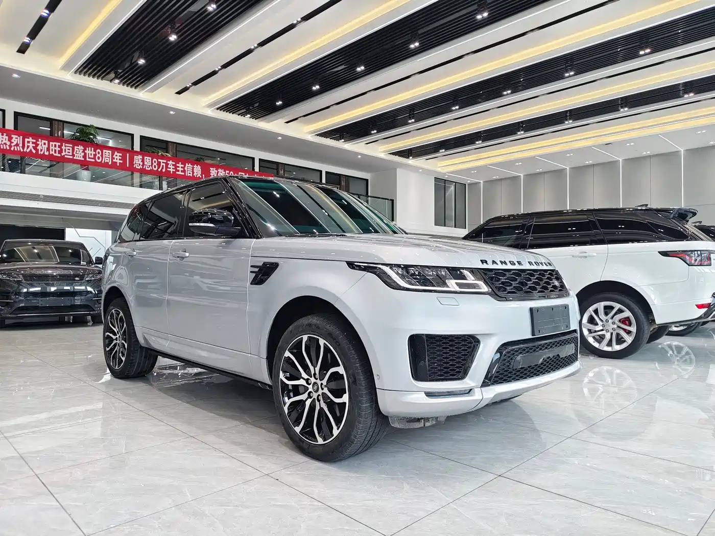 Land Rover Range Rover Sport 2022 3.0 L6 Gloss Black Edition фото 3