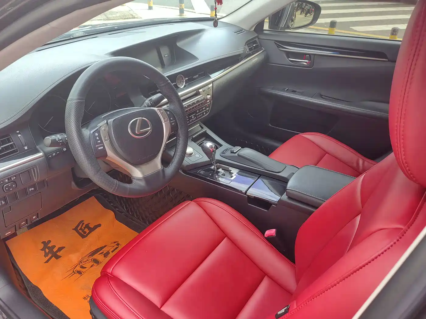 Фото 8 - Lexus ES