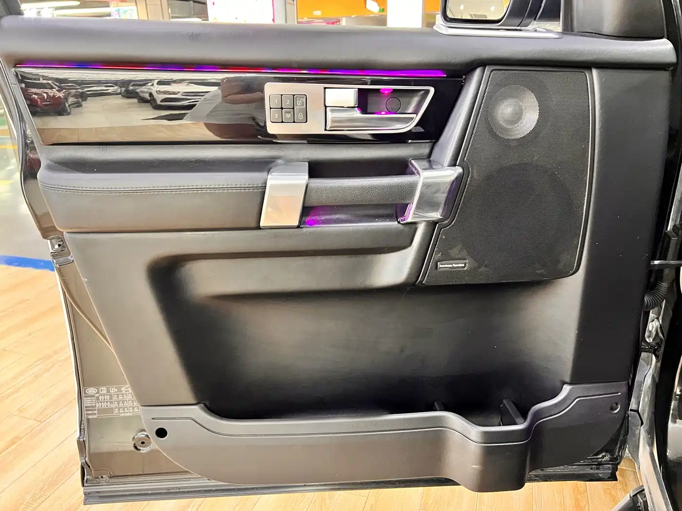Photo 11 - Land Rover Discovery