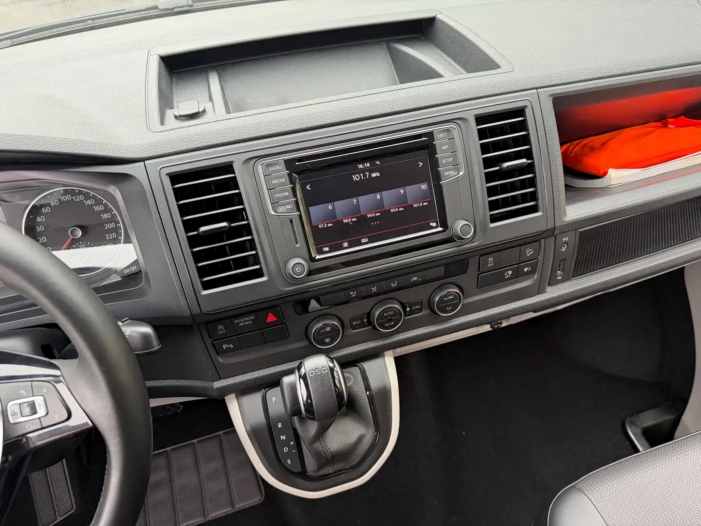 Volkswagen Caravelle 2019 2.0TSI 4WD Comfort 7-seater фото 9