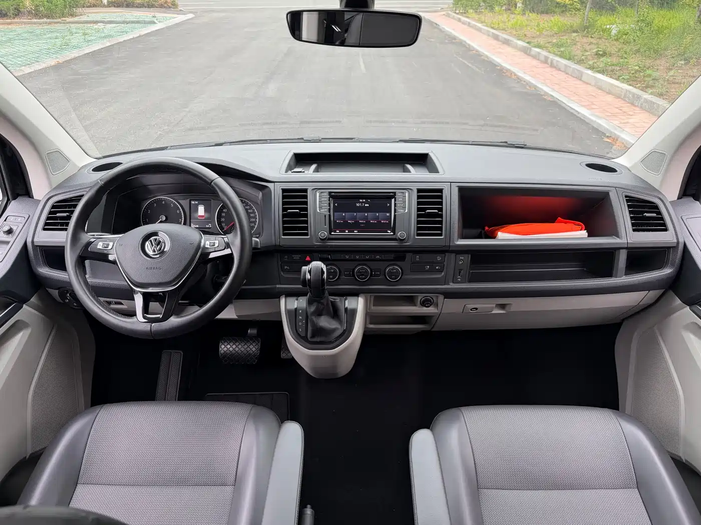Volkswagen Caravelle 2019 2.0TSI 4WD Comfort 7-seater фото 7