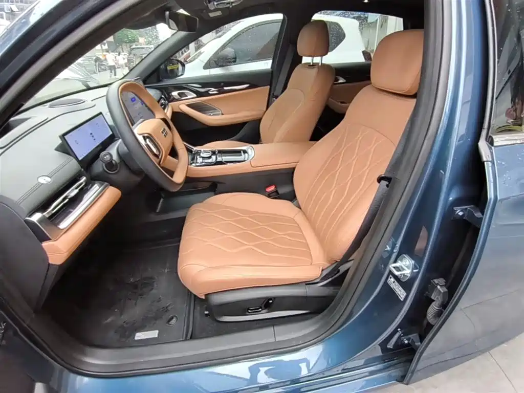 Geely Galaxy Galaxy A7 2025 EM-i фото 15