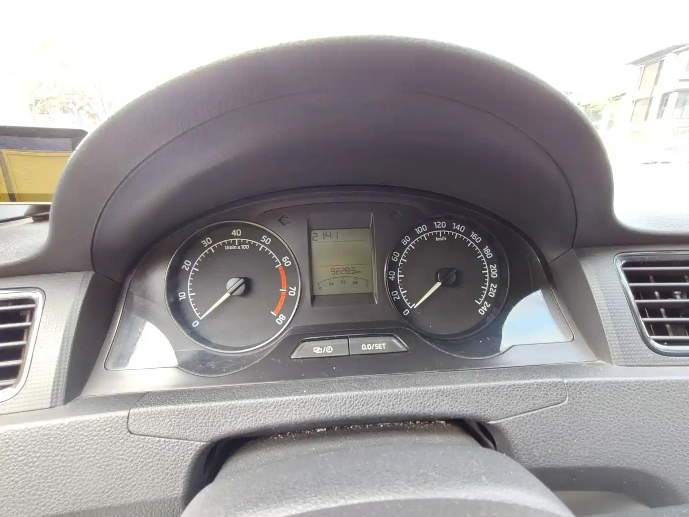 Škoda Rapid 2015 1.6L Manual Joy Selection фото 2
