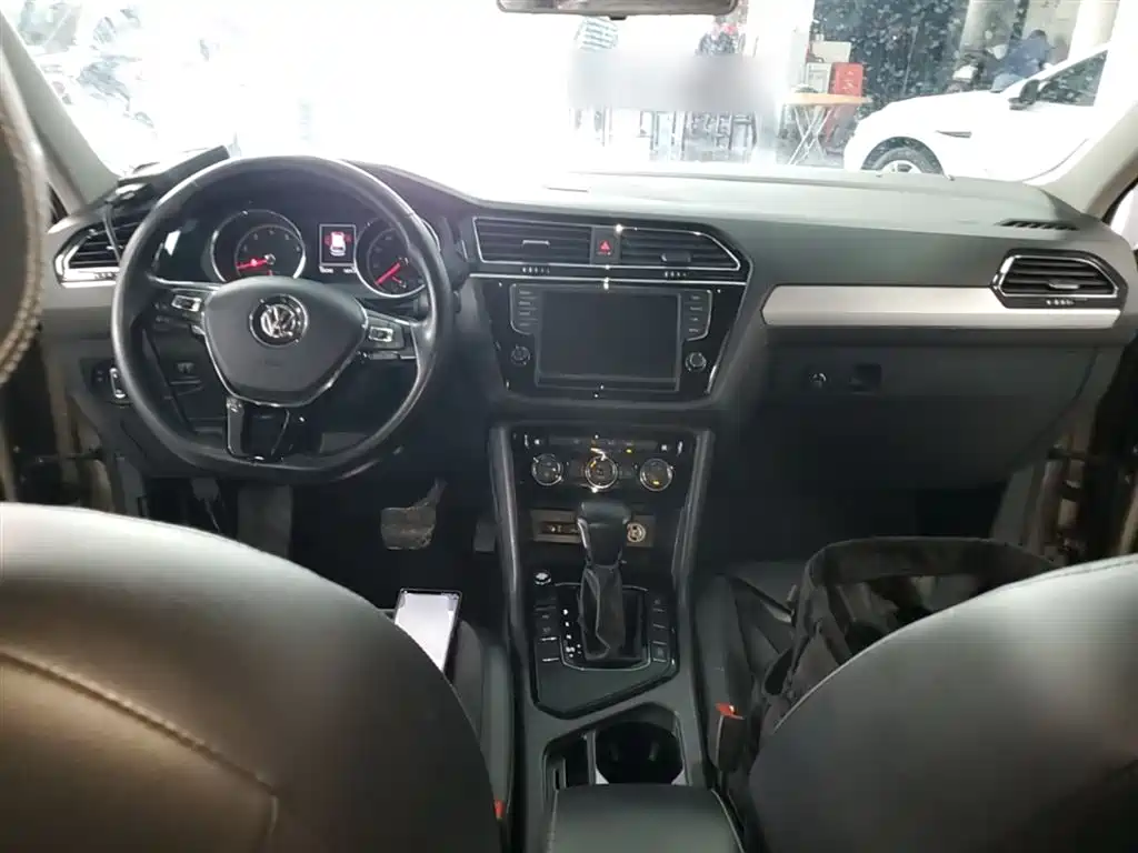 Volkswagen Tiguan L 2017 330TSI Automatic 2WD Comfort Edition фото 10