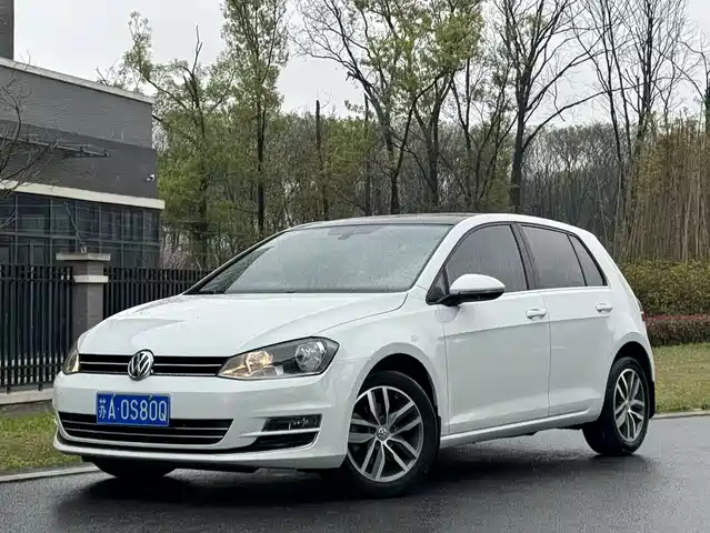 VOLKSWAGEN GOLF