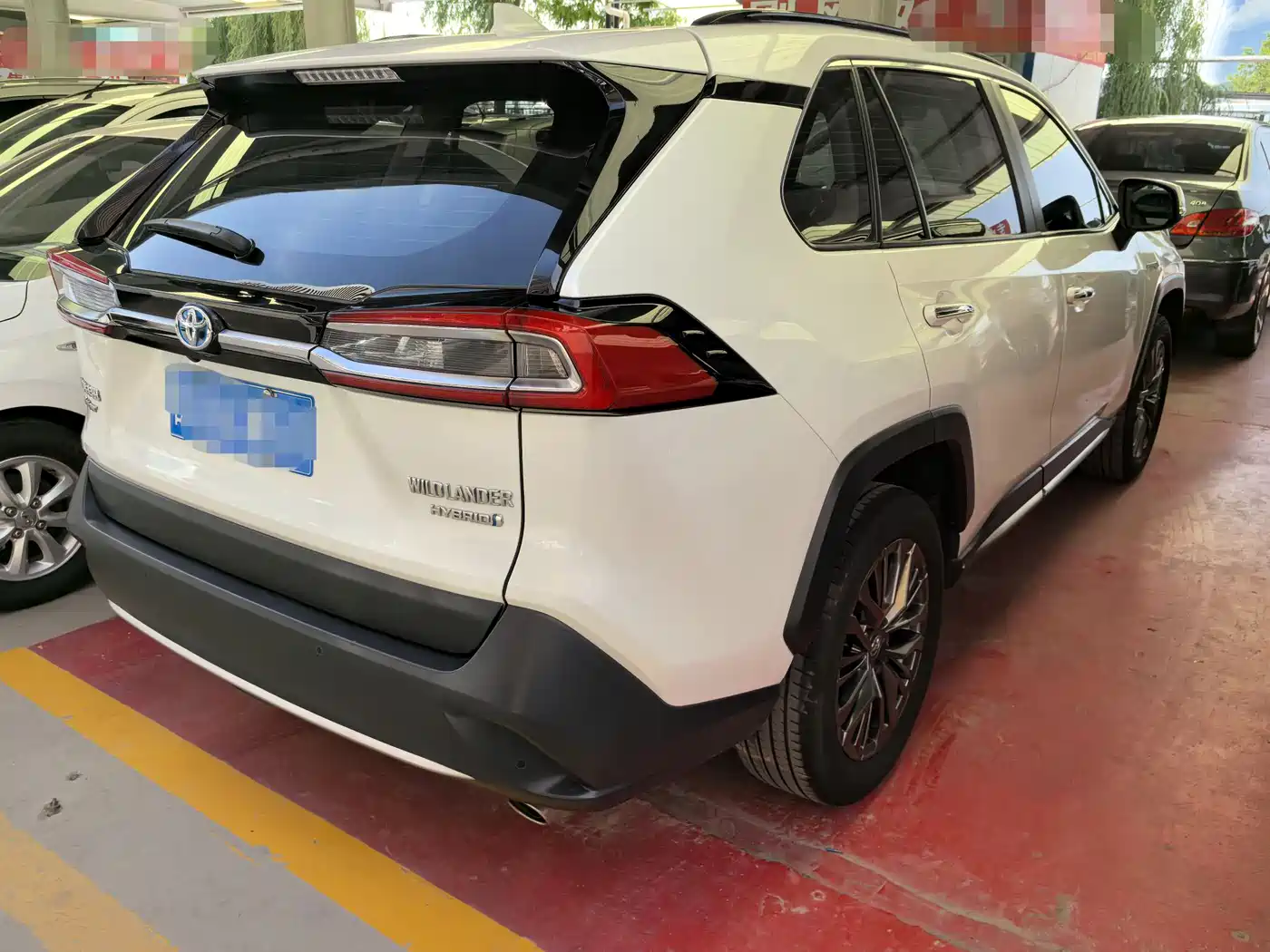 Toyota Wildlander 2023 Hybrid 2.5L E-CVT AWD Premium Edition фото 6