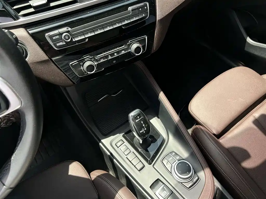 BMW X1 2022 sDrive20Li Fashion фото 12