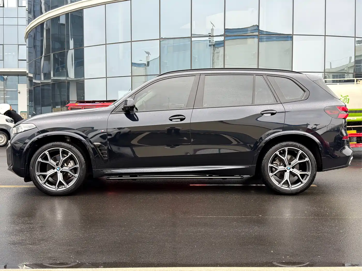 BMW X5 2023 xDrive 30Li Premium M Sport Black Night Package фото 3