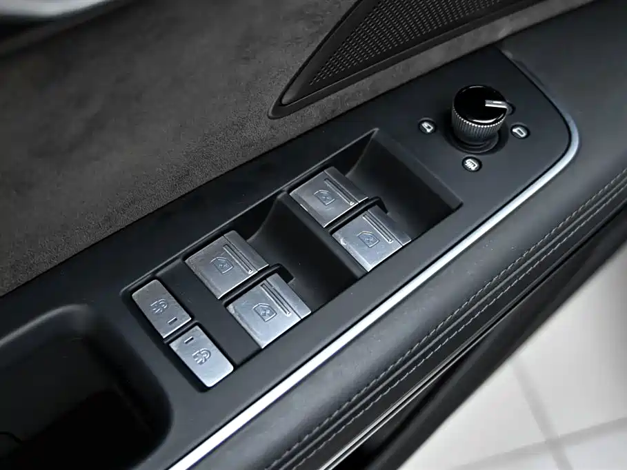 Audi A8 New Energy 2022 A8L 60 TFSIe quattro Collector's Edition фото 23