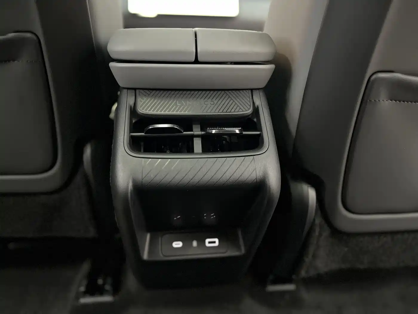 Lynk & Co 08 EM-P 2025 120km Long Range Pro фото 10