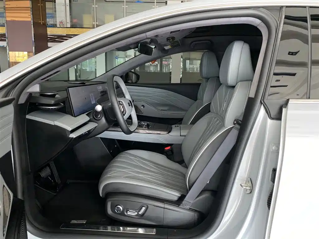 Geely Galaxy Galaxy E8 2025 700km Long Voyage Smart Drive Edition фото 15