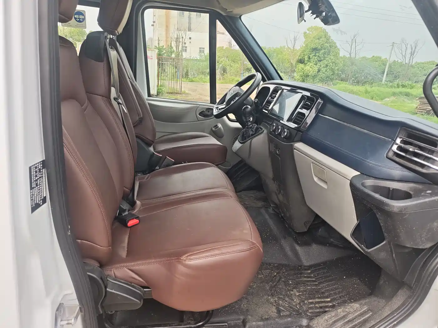 Jiangling JMC Fushun 2025 2025 Model 2.0T 6MT Diesel Short Wheelbase Medium Roof Commercial MPV 5/6 Seats