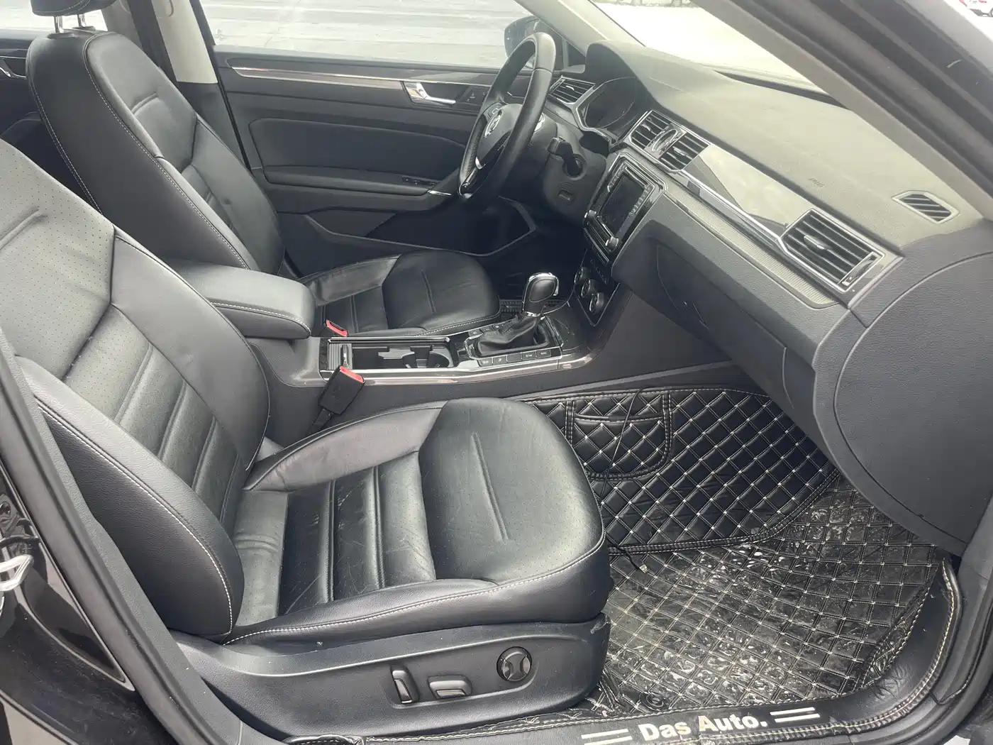 Volkswagen Passat 2017 330TSI DSG Prestige фото 10