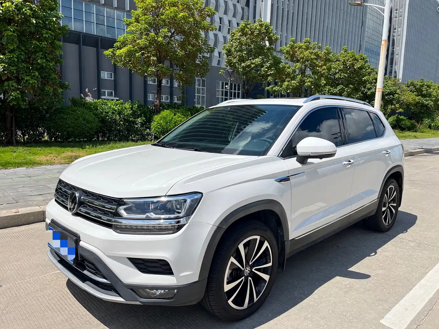 Фото 1 - Volkswagen Tharu