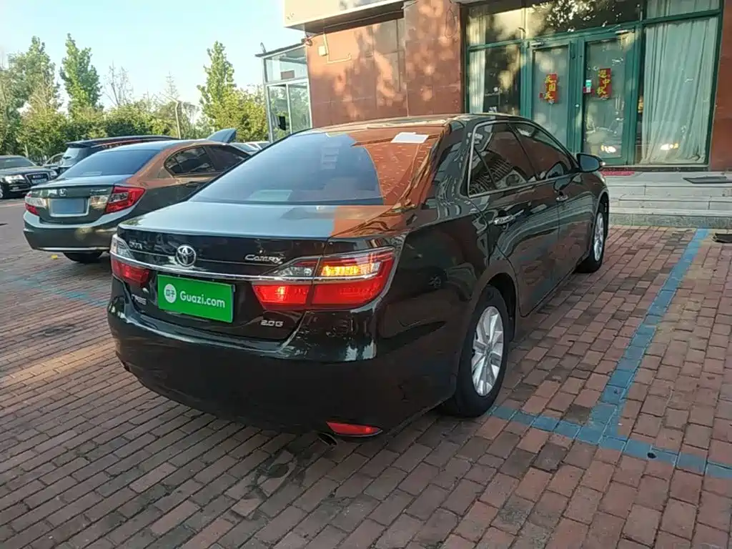 Фото 7 - Toyota Camry