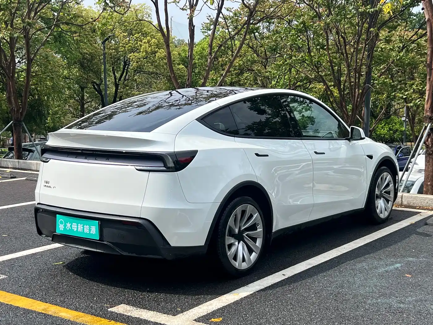 TESLA MODEL Y