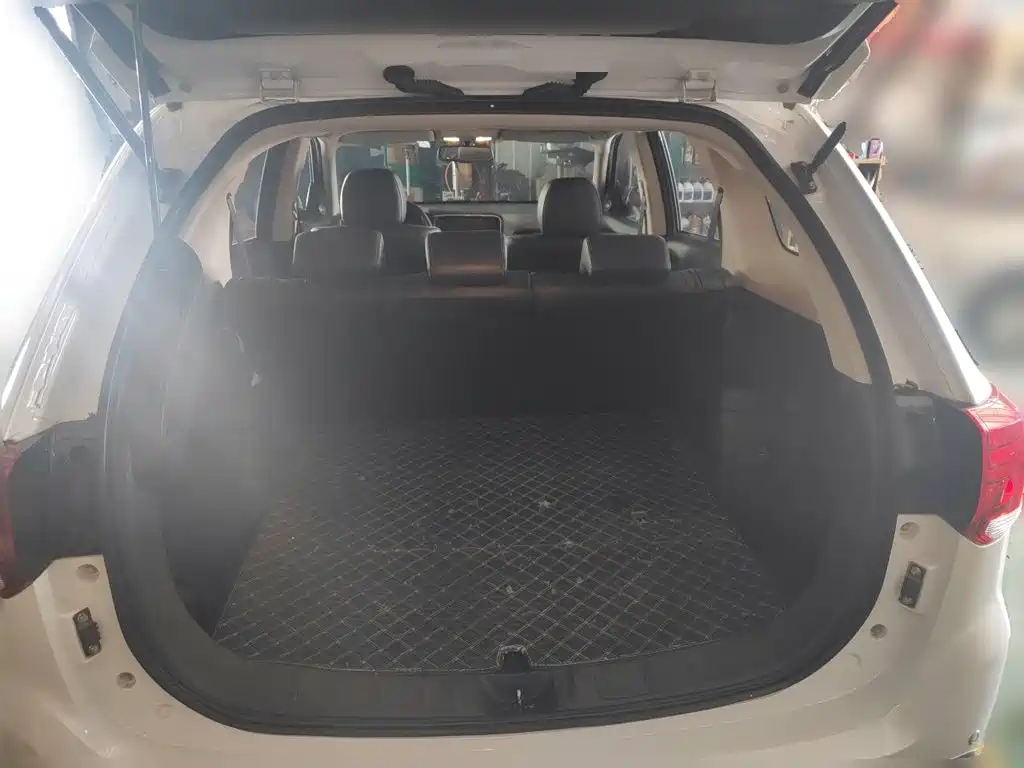 Mitsubishi Outlander 2021 2020 2.4L 4WD Luxury 5-seater