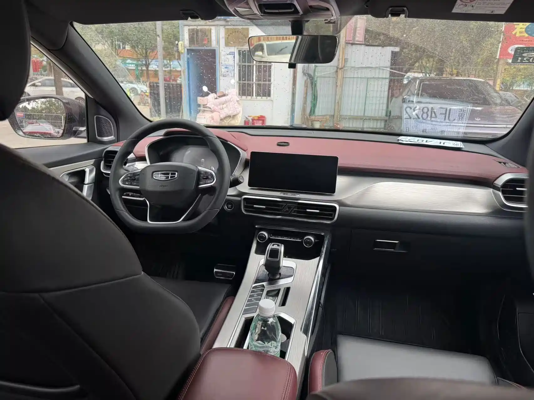 Фото 7 - Geely Coolray